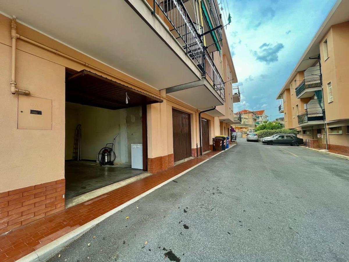 Quadrilocale Free Parking Apartment Loano Exterior photo